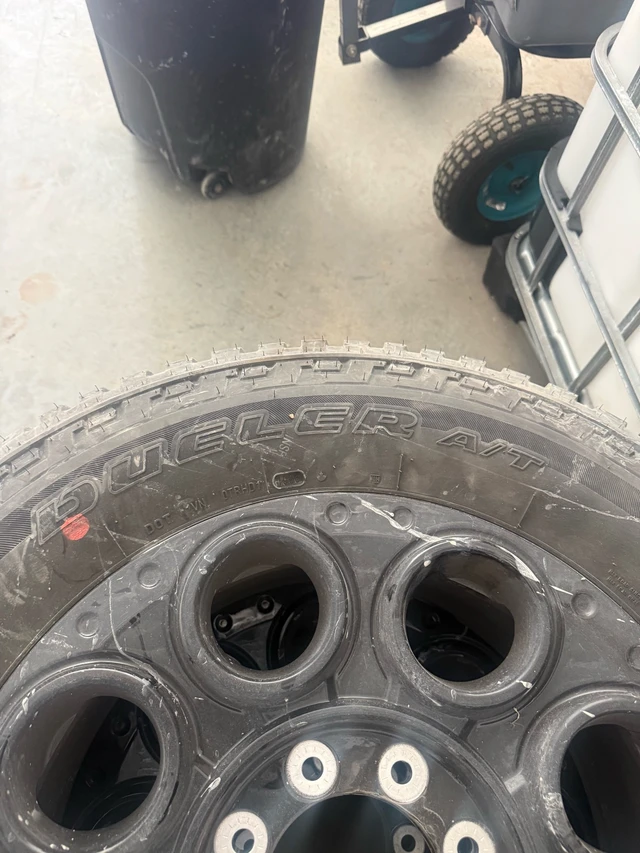 LT275/65R20 Bridgestone Dueler A/T, dovoz Kanada — foto 3 z 5