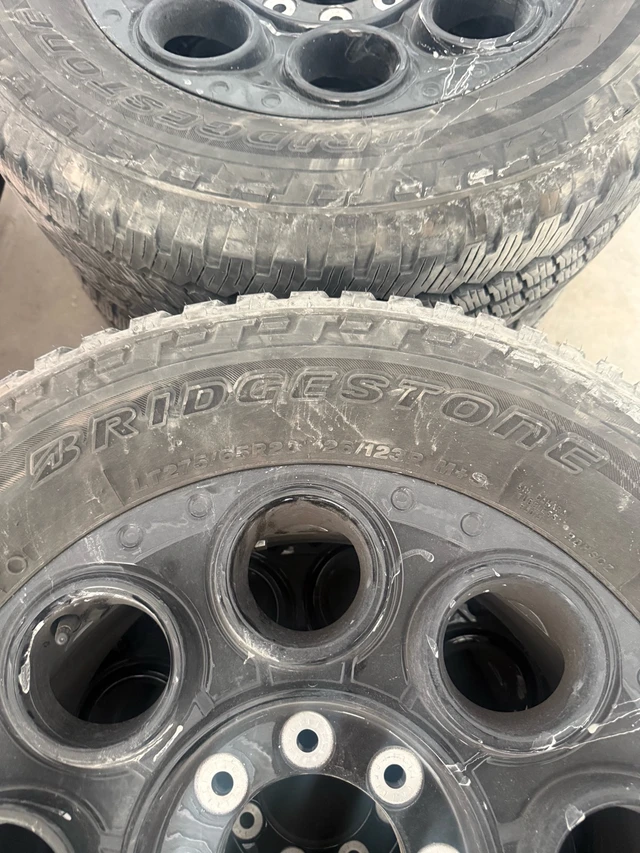 LT275/65R20 Bridgestone Dueler A/T, dovoz Kanada — foto 4 z 5