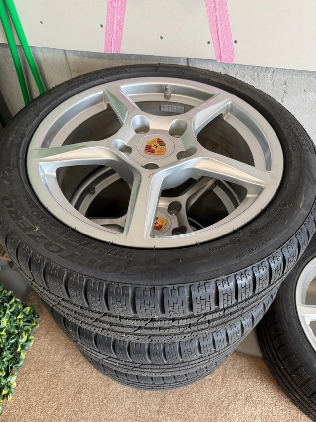 Porsche Winter Tire sada, dovoz Kanada — foto 2 z 3