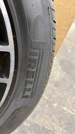 Ford Mustang Wheels & Tires Set of (4) OEM 18" (2018-2023), dovoz USA — foto 4 z 5