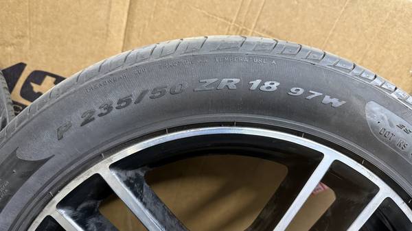 Ford Mustang Wheels & Tires Set of (4) OEM 18" (2018-2023), dovoz USA — foto 5 z 5