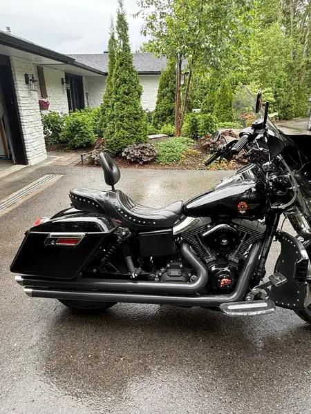 2012 Harley-Davidson Switchback, černá, 81 456 km, dovoz Kanada — foto 2 z 4
