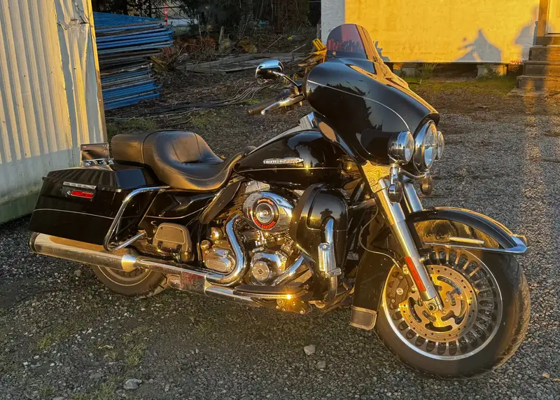 2011 Harley-Davidson Electra Glide, černá, 30 000 km, dovoz Kanada — foto 3 z 6