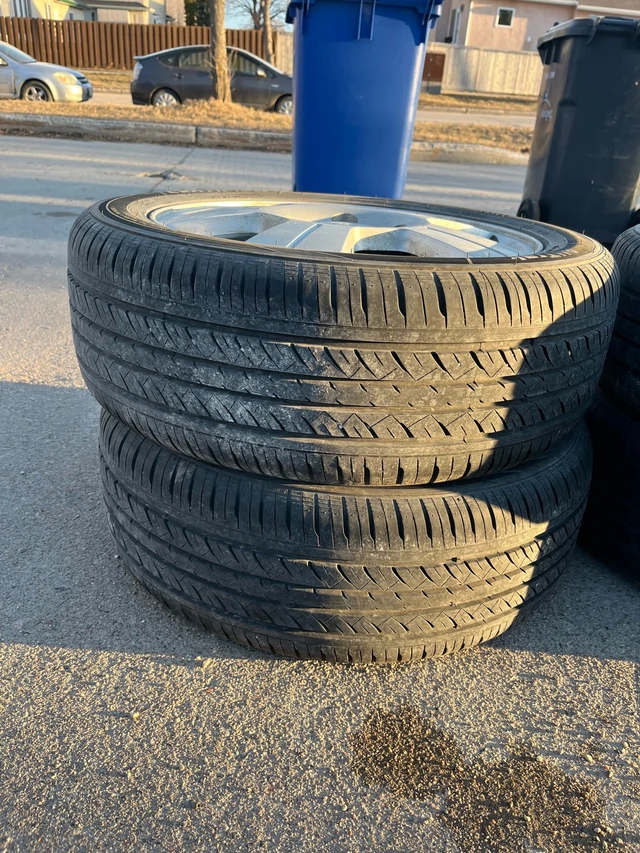 Ford Focus Original Rims with 205 50 R16 Tires, dovoz Kanada — foto 4 z 5