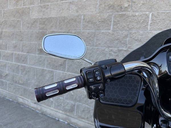 2017 Harley-Davidson, dovoz Kanada — foto 10 z 12