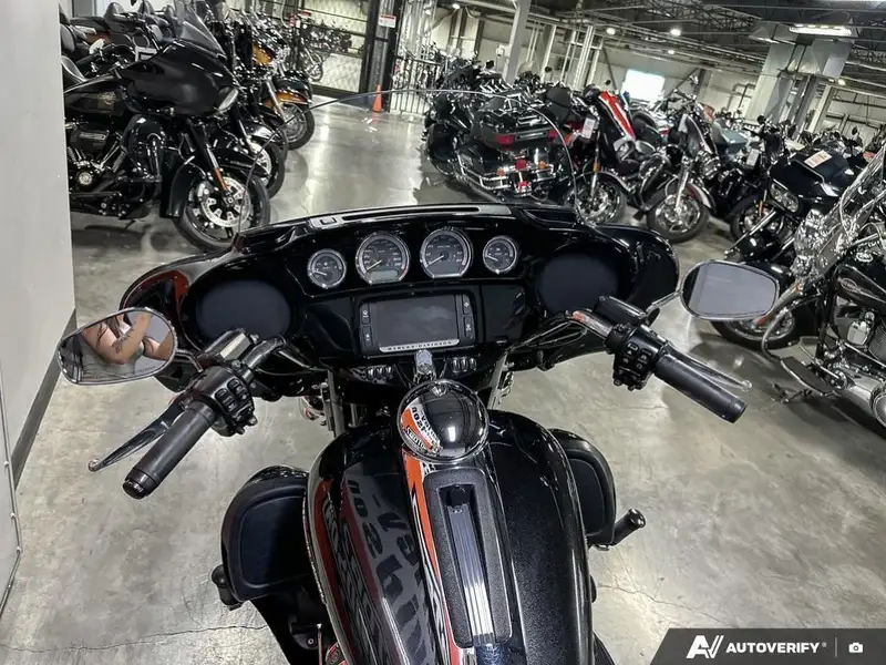 2017 Harley-Davidson FL, černá, 67 373 km, dovoz Kanada — foto 11 z 12