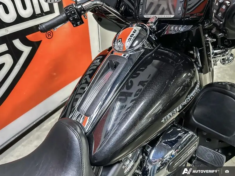 2017 Harley-Davidson FL, černá, 67 373 km, dovoz Kanada — foto 7 z 12