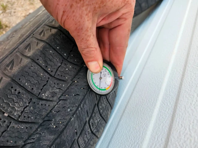Honda CR-V – Michelin Latitude X-Ice Xi2 215/70R16 on OE Steel, dovoz Kanada — foto 2 z 4