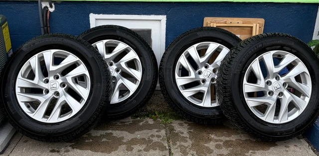 2016 Honda CRV - Michelin All-weather Tires on Rims, dovoz Kanada — foto 2 z 4