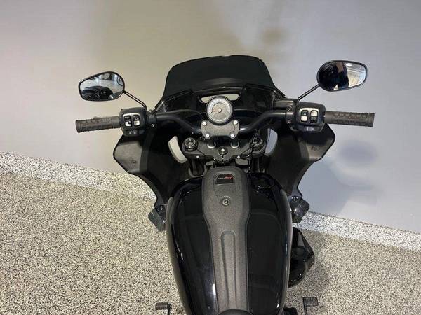2025 Harley-Davidson, dovoz Kanada — foto 9 z 12