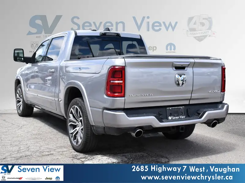2025 RAM 1500 Tungsten TOWING TECH/MULTI-FUNCTION TAILGATE, stříbrná, 40 215 km, dovoz Kanada — foto 4 z 6