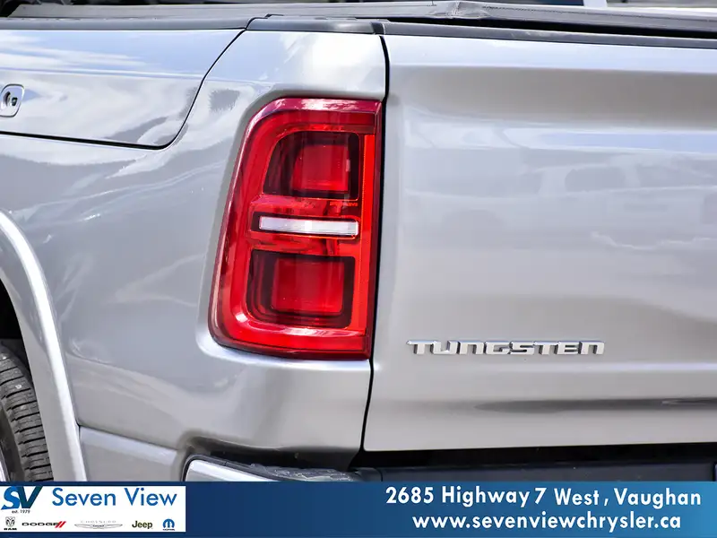 2025 RAM 1500 Tungsten TOWING TECH/MULTI-FUNCTION TAILGATE, stříbrná, 40 215 km, dovoz Kanada — foto 6 z 6