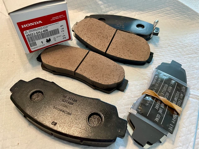 2011 oem Honda Crv brake pad set, new (front and rear). and more, dovoz Kanada — foto 2 z 5