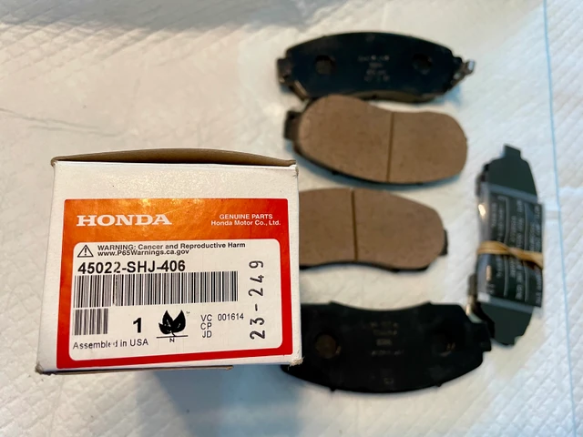 2011 oem Honda Crv brake pad set, new (front and rear). and more, dovoz Kanada — foto 3 z 5