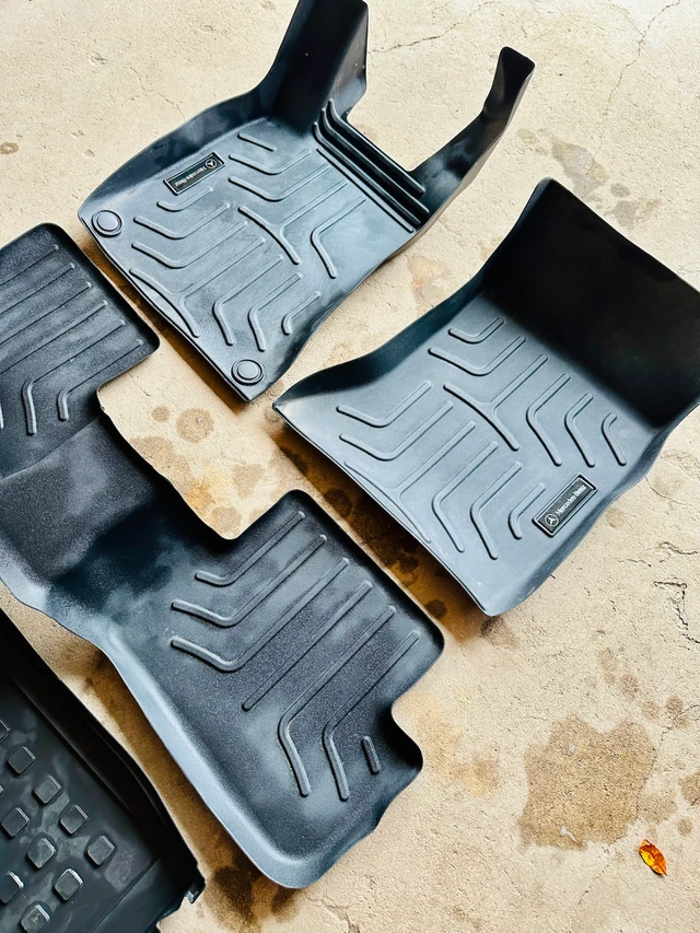 2014-2019 Benz CLA250 OE Rubber FloorMats w/Trunk - LIKE NEW, dovoz Kanada — foto 2 z 4