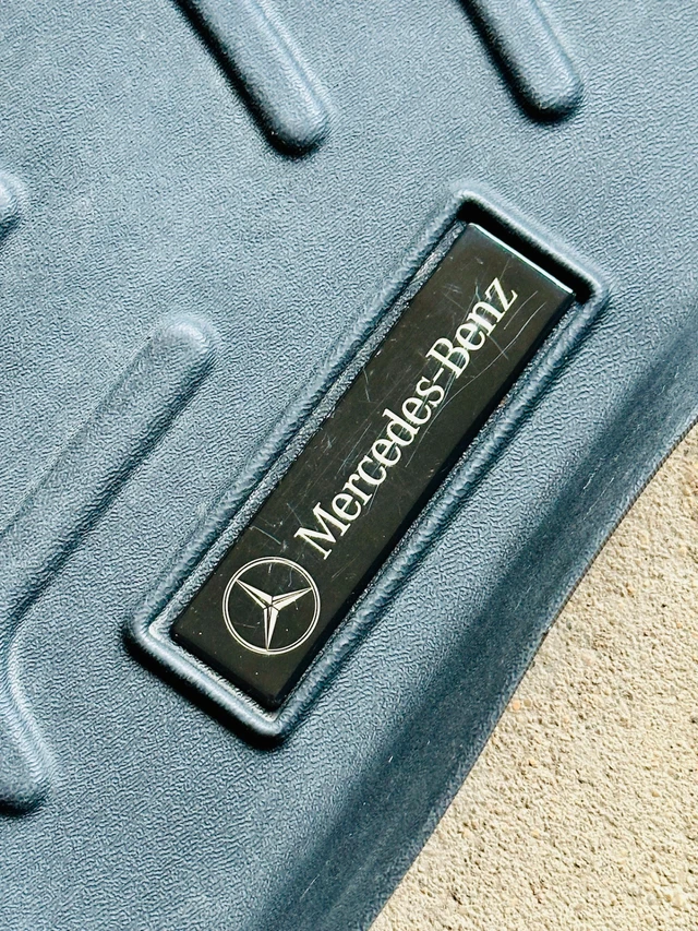 2014-2019 Benz CLA250 OE Rubber FloorMats w/Trunk - LIKE NEW, dovoz Kanada — foto 3 z 4