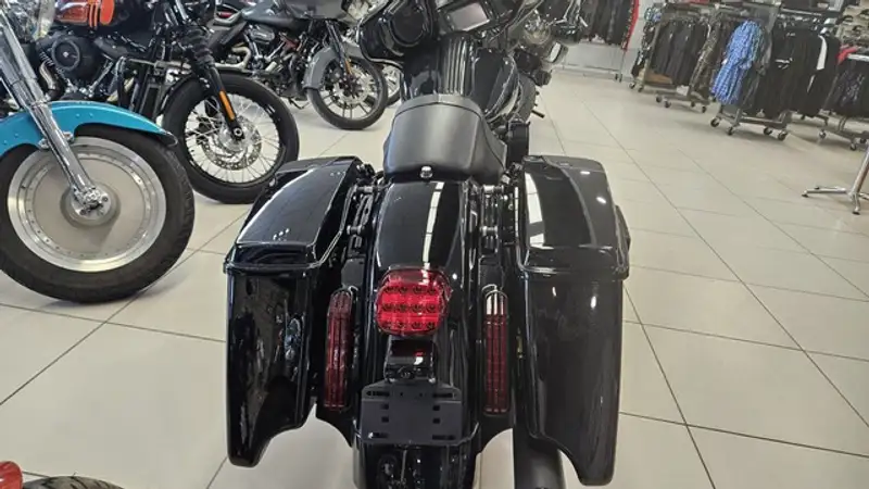 2017 Harley-Davidson Unspecified, černá, 0 km, dovoz Kanada — foto 4 z 6