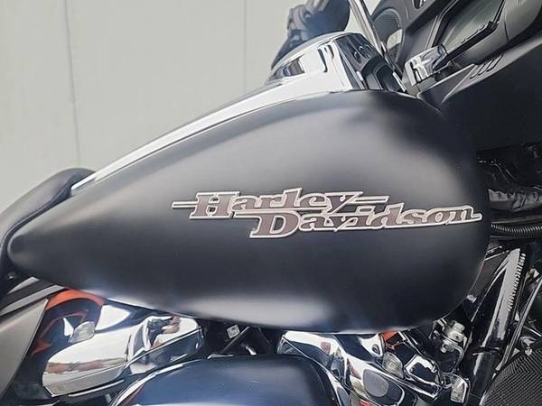 2017 Harley-Davidson, dovoz Kanada — foto 2 z 12