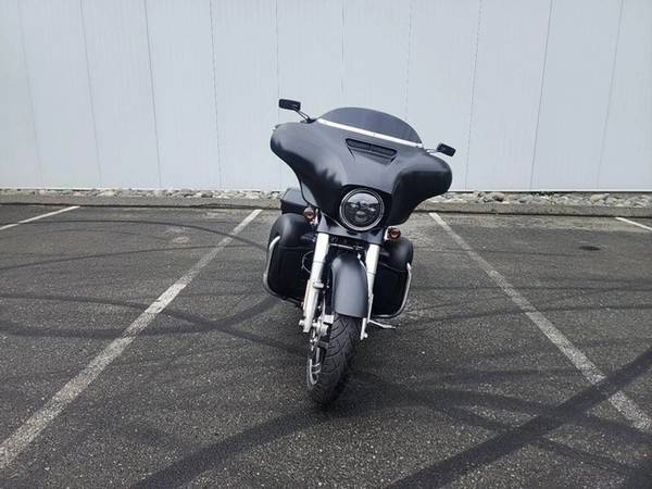 2017 Harley-Davidson, dovoz Kanada — foto 4 z 12