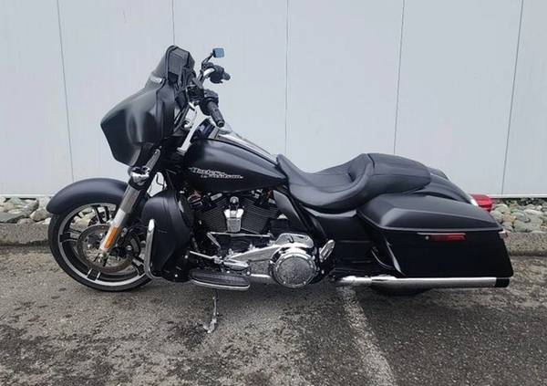 2017 Harley-Davidson, dovoz Kanada — foto 6 z 12