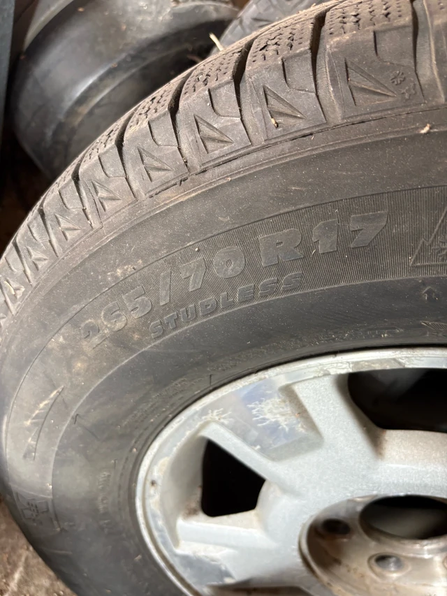 Ford F-150 17” Alloy Wheels & Michelin Latitude X-Ice Winter, dovoz Kanada — foto 3 z 3