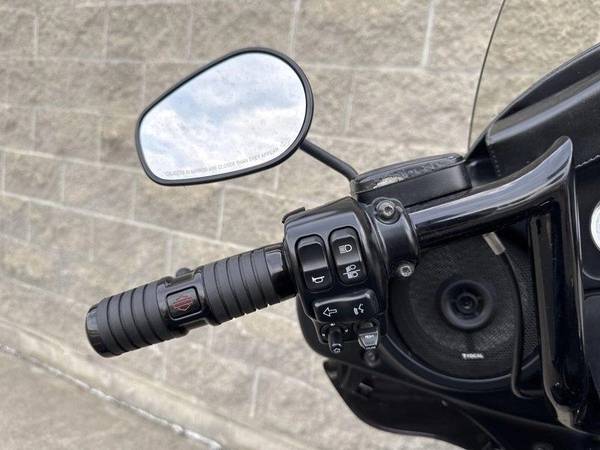 2016 Harley-Davidson, dovoz Kanada — foto 10 z 12