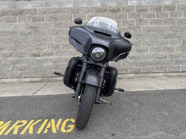 2016 Harley-Davidson, dovoz Kanada — foto 4 z 12