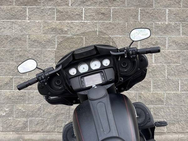 2016 Harley-Davidson, dovoz Kanada — foto 8 z 12