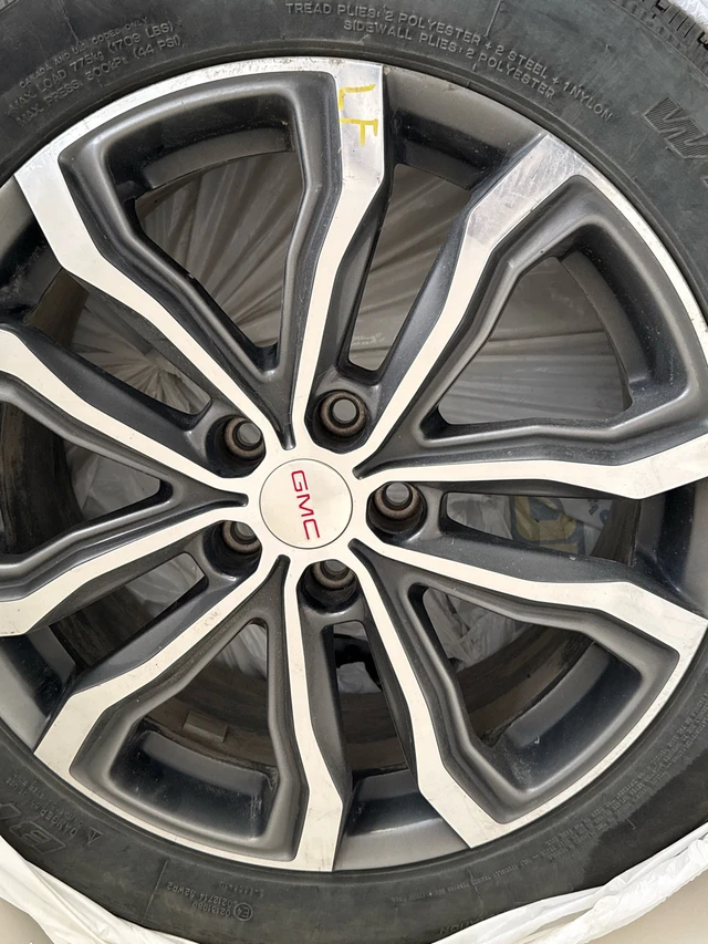 2019 GMC Terrain OEM 19” Alloy Wheels + Goodyear Tires, dovoz Kanada — foto 2 z 2