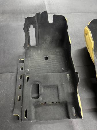 Lamborghini Urus 2019-2023 přední + zadní Complete Interior Carpet OE, dovoz USA — foto 2 z 9