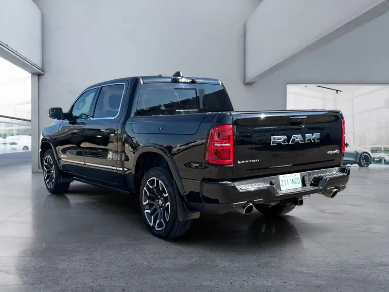 2025 RAM 1500, černá, 26 723 km, dovoz Kanada — foto 3 z 12