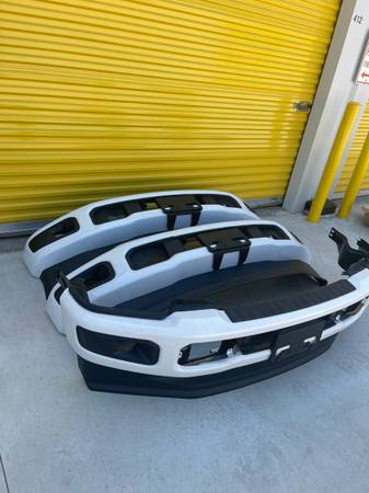 2023-2026 FORD F250 / F350 FRONT BUMPER OEM WHITE, bílá, dovoz USA — foto 3 z 6