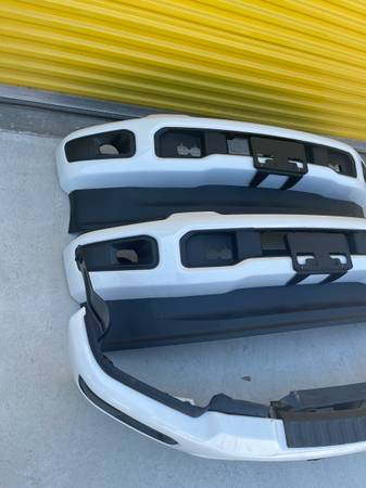 2023-2026 FORD F250 / F350 FRONT BUMPER OEM WHITE, bílá, dovoz USA — foto 4 z 6
