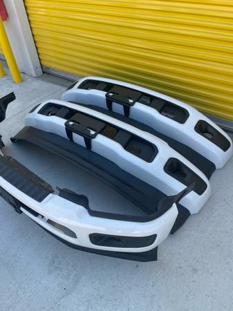 2023-2026 FORD F250 / F350 FRONT BUMPER OEM WHITE, bílá, dovoz USA — foto 5 z 6