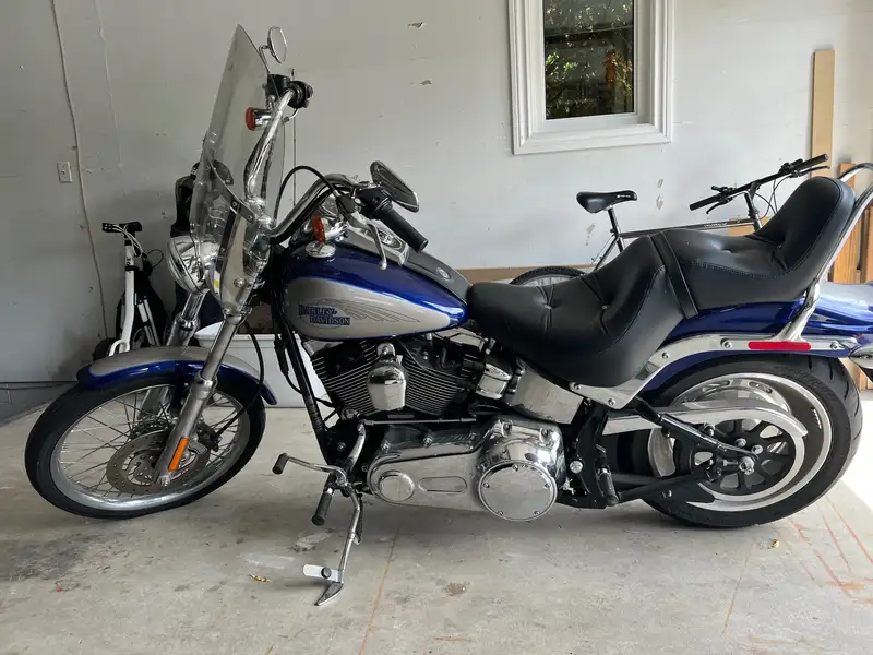 2007 Harley-Davidson Softail, modrá, 12 300 km, dovoz Kanada — foto 2 z 4