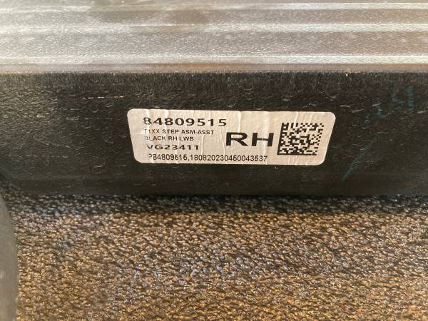 OE Steps for GMC Yukon XL, dovoz USA — foto 3 z 12