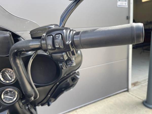 2012 Harley-Davidson, dovoz Kanada — foto 12 z 12