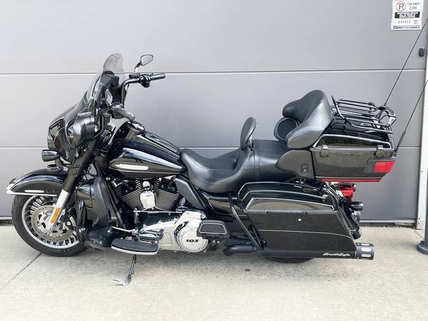 2012 Harley-Davidson, dovoz Kanada — foto 6 z 12