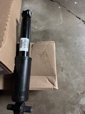 přední gas struts and zadní gas shocks OE, for 2017 GMC Acadia Denali, dovoz USA — foto 3 z 5