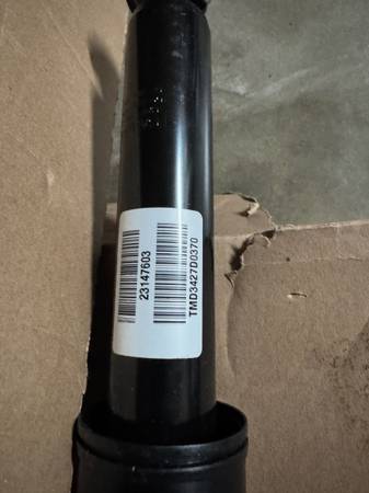 přední gas struts and zadní gas shocks OE, for 2017 GMC Acadia Denali, dovoz USA — foto 4 z 5