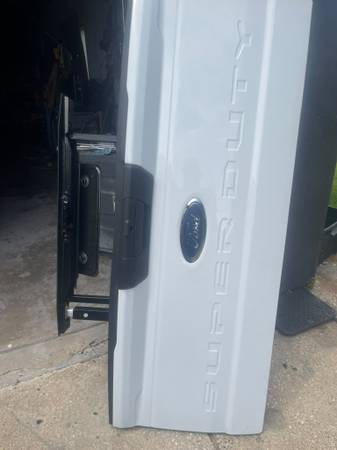 2024-2026 F250/350 Tailgate, dovoz USA — foto 8 z 9
