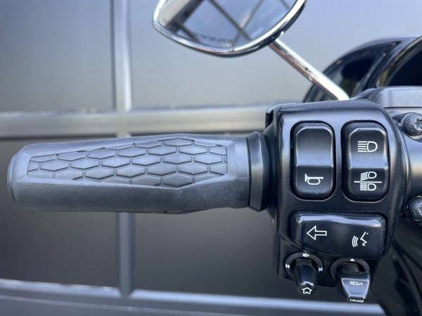 2017 Harley-Davidson, dovoz Kanada — foto 10 z 12