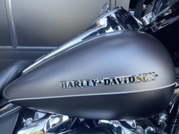 2017 Harley-Davidson, dovoz Kanada — foto 2 z 12