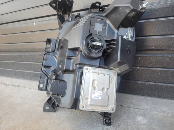 24/26 F150 pravý světlomet, dovoz USA — foto 2 z 7