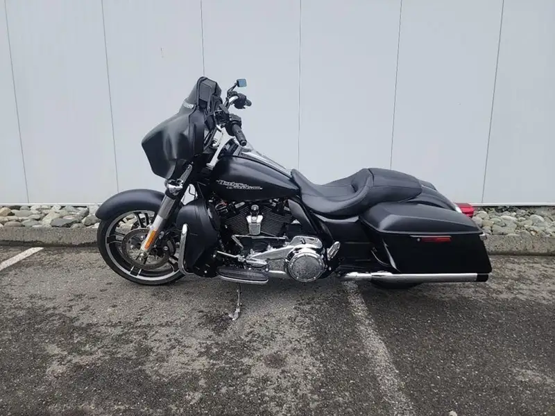 2017 Harley-Davidson Unspecified, černá, 65 755 km, dovoz Kanada — foto 10 z 12