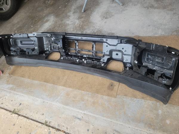 24/26 FORD F150 FRONT BUMPER, dovoz USA — foto 3 z 4