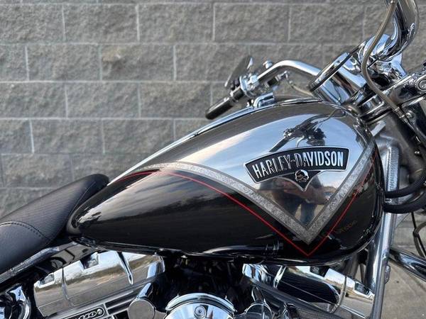 2013 Harley-Davidson, dovoz Kanada — foto 2 z 12