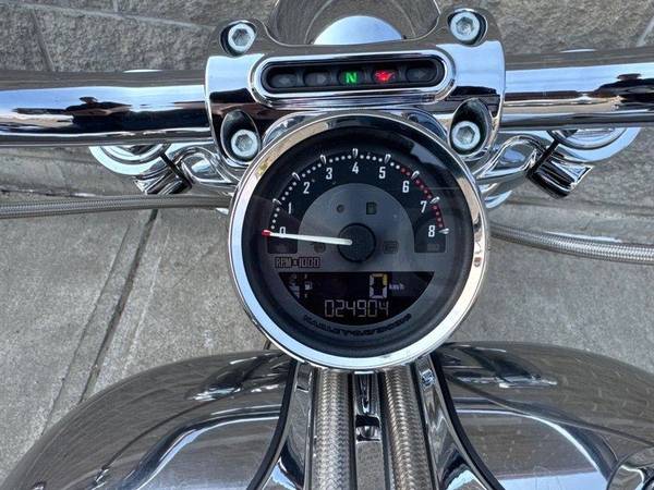 2013 Harley-Davidson, dovoz Kanada — foto 8 z 12
