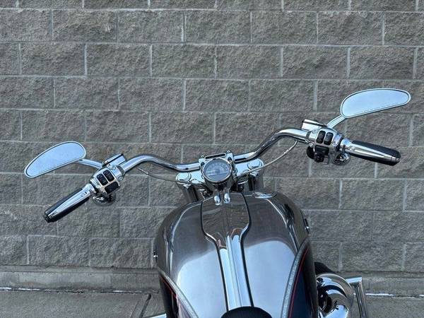 2013 Harley-Davidson, dovoz Kanada — foto 9 z 12