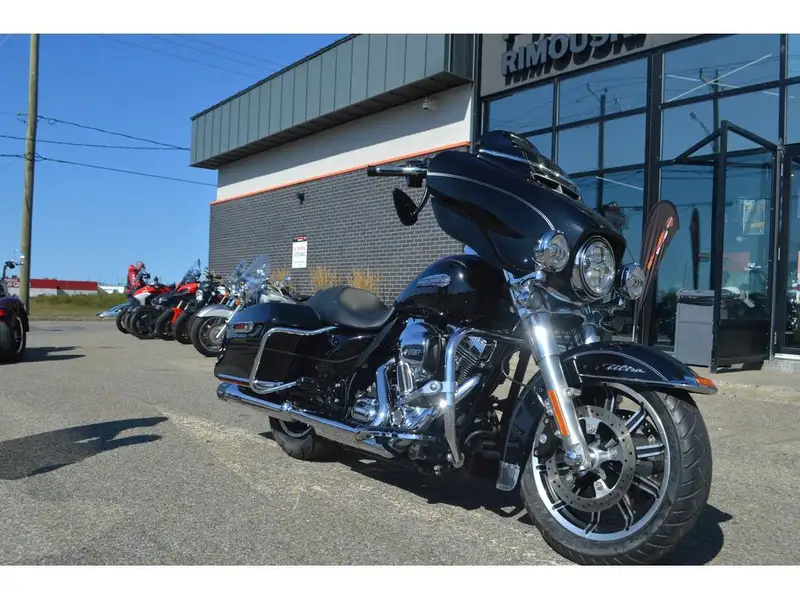 2015 Harley-Davidson FL, černá, dovoz Kanada — foto 2 z 9